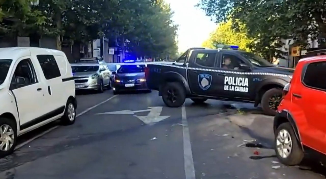 Triple colisión deja un adolescente hospitalizado