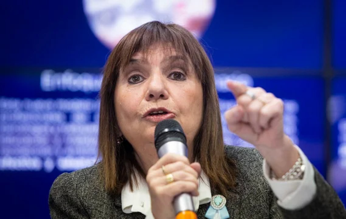 Patricia Bullrich reunida con senadores dialoguistas por la reforma laboral
