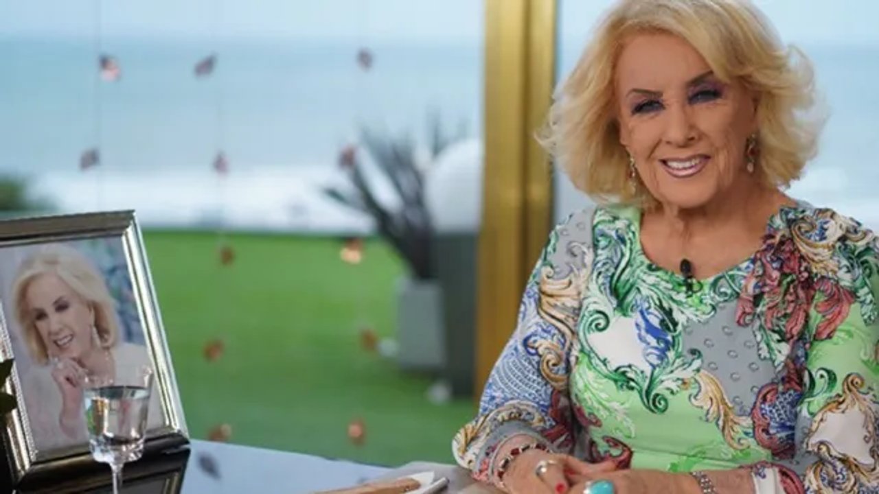 Mirtha Legrand celebrando su cumpleaños número 99