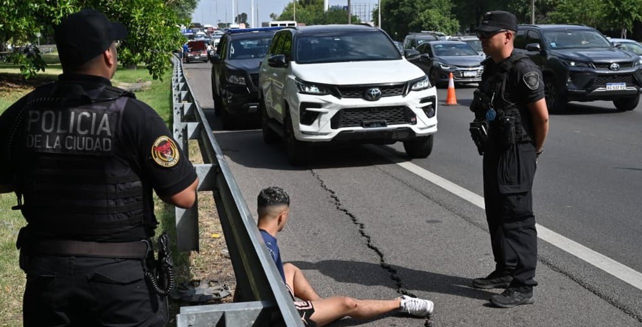 Camioneta robada recuperada por la Policía de la Ciudad tras una persecución en General Paz