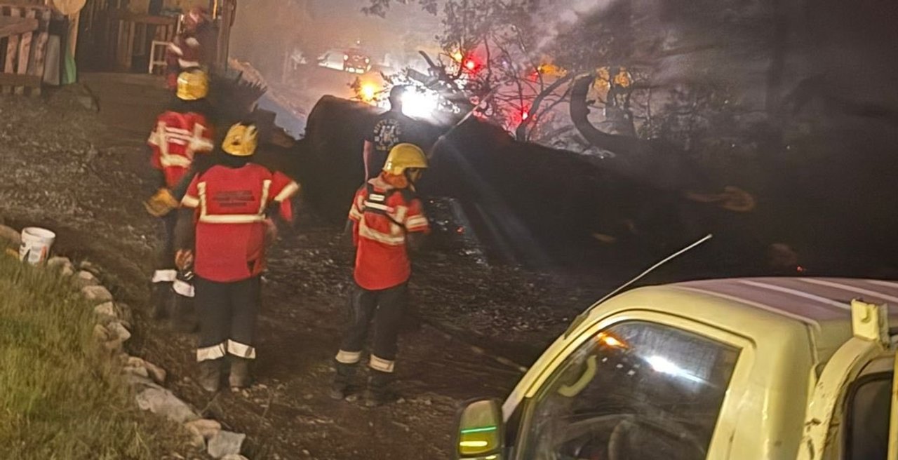Incendios forestales cerca de Epuyén y El Hoyo, en Chubut