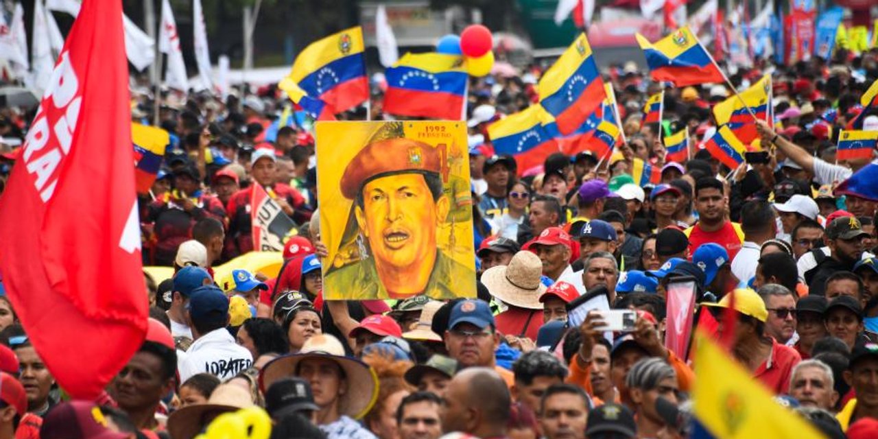 Manifestantes se movilizan en Caracas para pedir la liberación de Nicolás Maduro y Cilia Flores