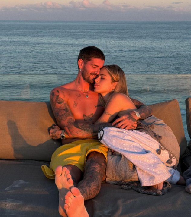 Rodrigo de Paul y Tini Stoessel confirman su compromiso en redes sociales