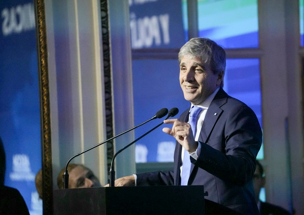 Luis Caputo anuncia nuevas inversiones en redes sociales