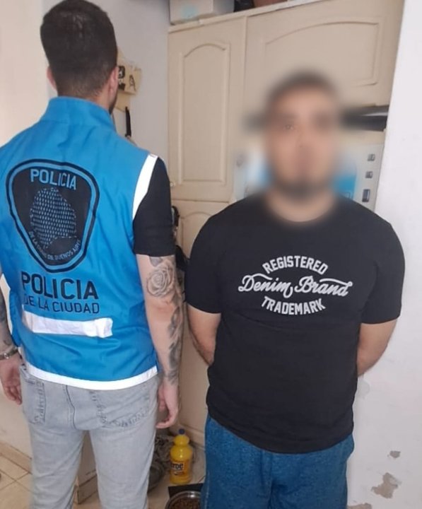 Operativo policial en Villa Crespo tras un ataque en el subte D