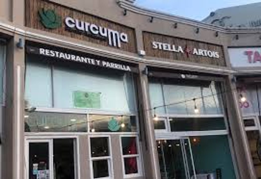 Salón de Cúrcuma, restaurante de cocina consciente en Villa Gesell