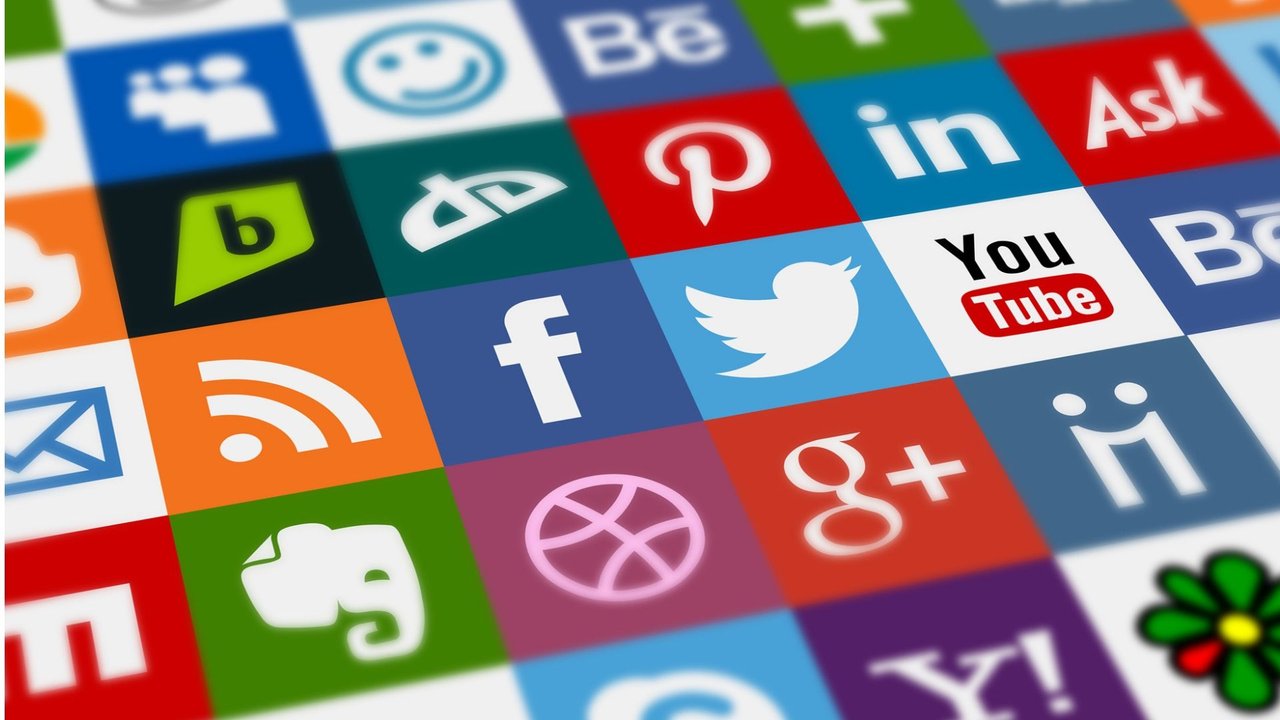 Regulador australiano controla redes sociales para proteger a menores