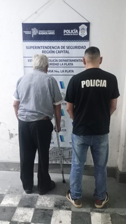 Patrullero policial en operativo en La Plata