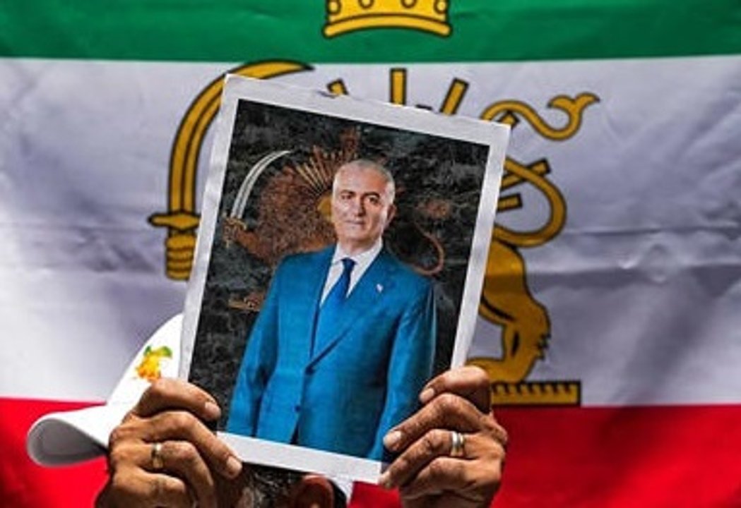Reza Pahlavi durante una conferencia en Estados Unidos sobre la situación en Irán