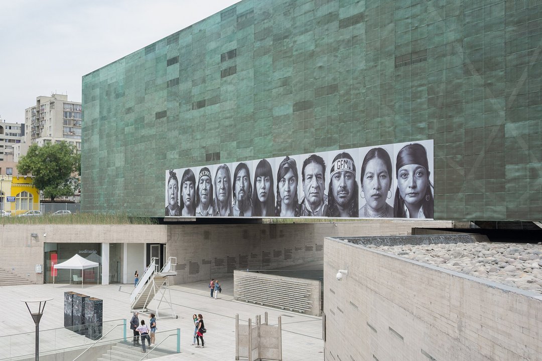 Fachada del Museo de la Memoria y los Derechos Humanos de Chile