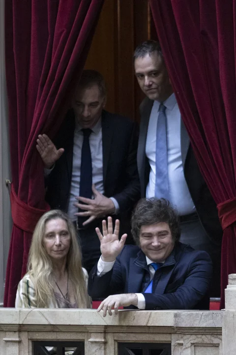 Diego Santilli, Manuel Adorni, Karina y Javier Milei