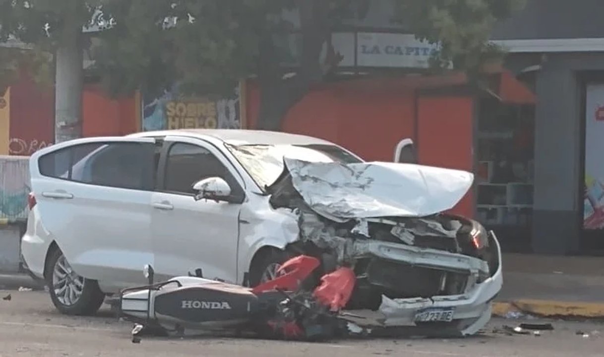 Escena del choque múltiple en avenida Independencia y Castelli, Mar del Plata