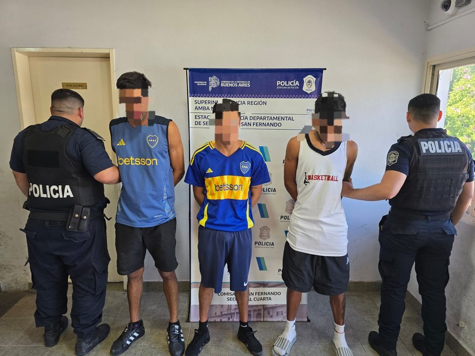 Patrullero de la Policía Bonaerense en un operativo en San Fernando