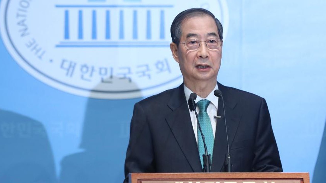 El ex primer ministro surcoreano Han Duck-soo durante una presentación pública