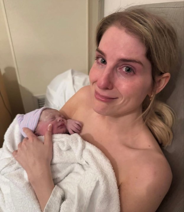 Meghan Trainor junto a su beba Mikey Moon, concebida por gestación subrogada