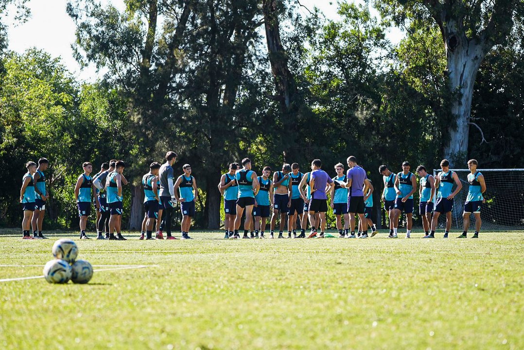 Adrián Balboa en acción con la camiseta de Racing