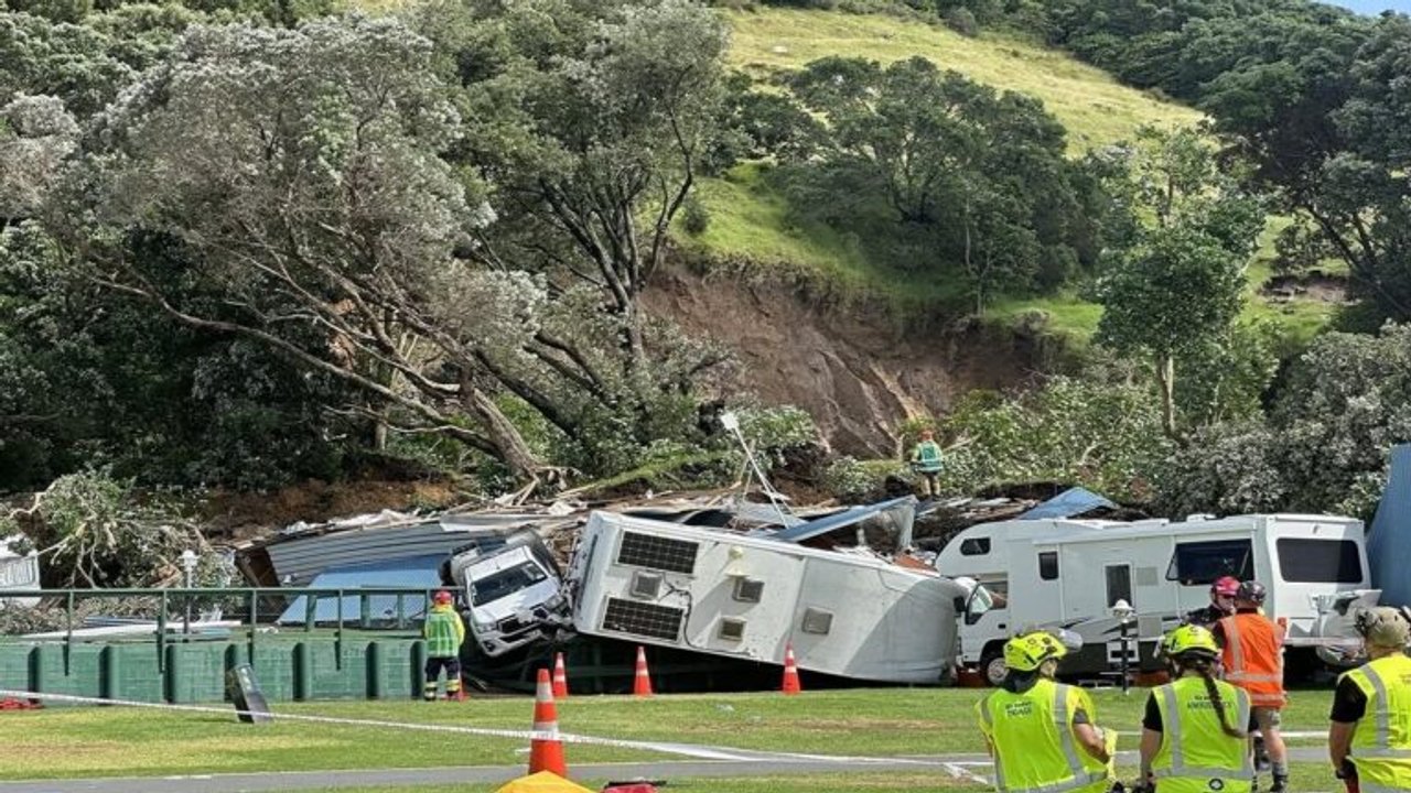 Operativo de rescate en camping de Nueva Zelanda tras un deslizamiento de tierra