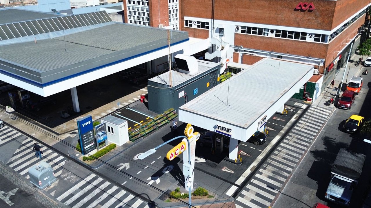 Gimnasio en la sede del Automóvil Club Argentino en Flores