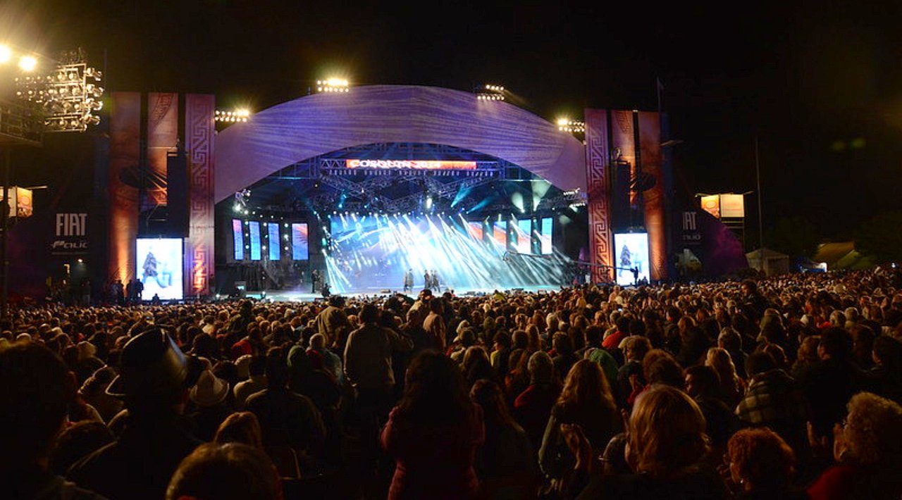 Escenario del Festival Nacional de Folklore de Cosquín 2026 en la Plaza Próspero Molina