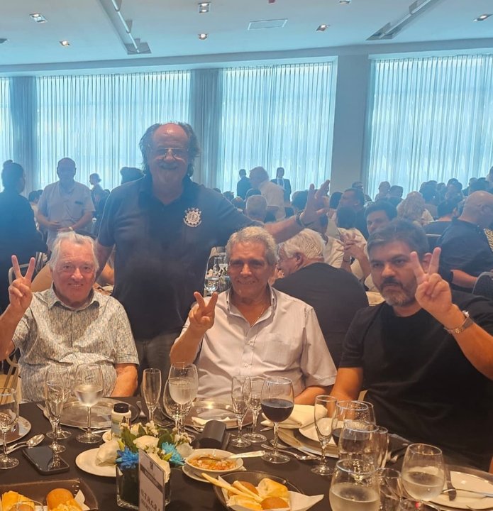 Luis Barrionuevo y referentes del kicillofismo en encuentro sindical en Mar del Plata