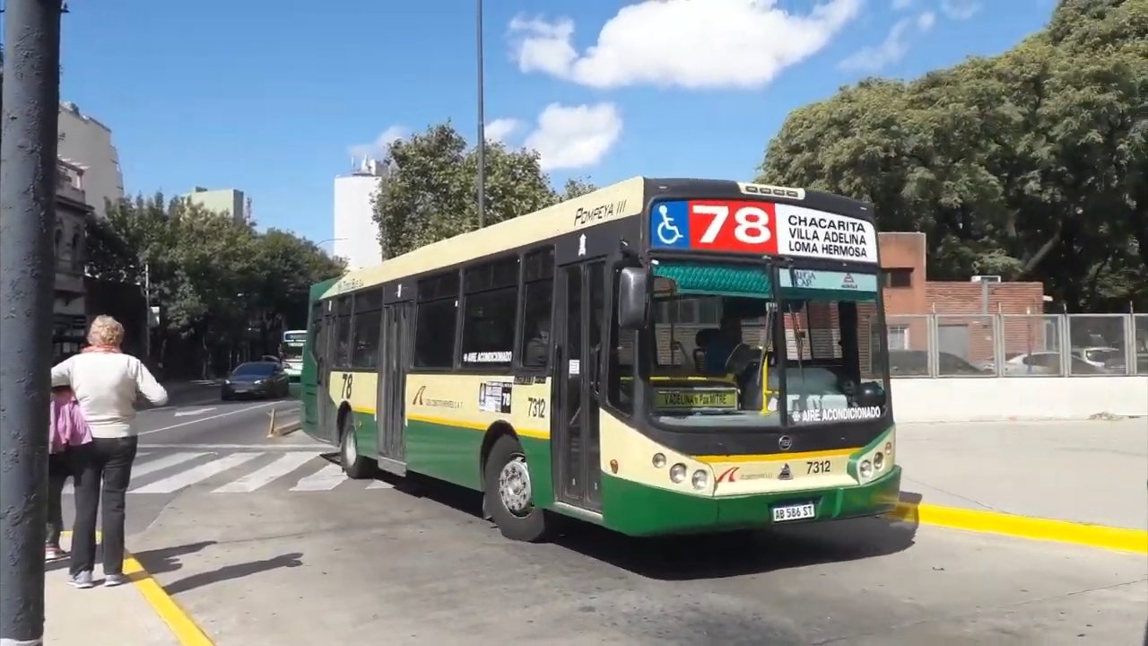 Choque entre dos colectivos de la línea 78 en Chacarita
