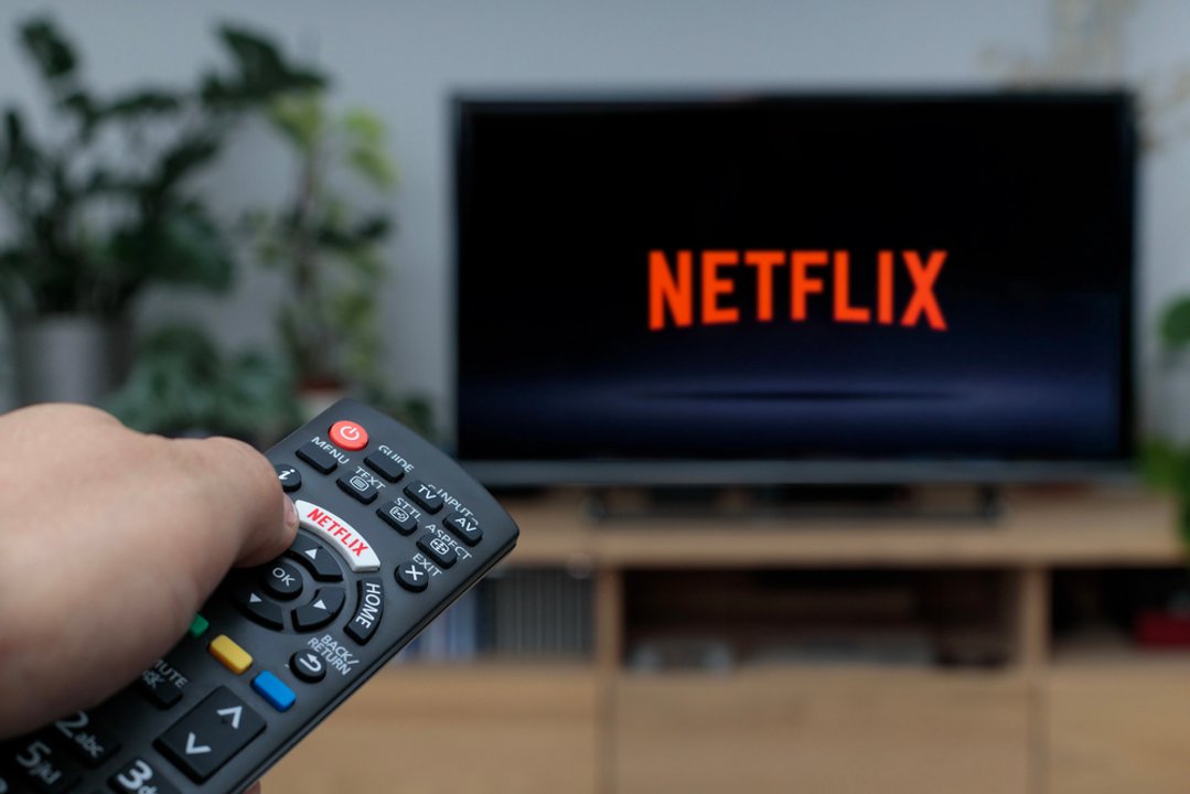 Logo de Netflix sobre un fondo oscuro