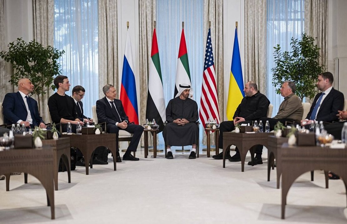 Delegaciones de Ucrania, Rusia y Estados Unidos en rondas de diálogo por la paz en Abu Dabi