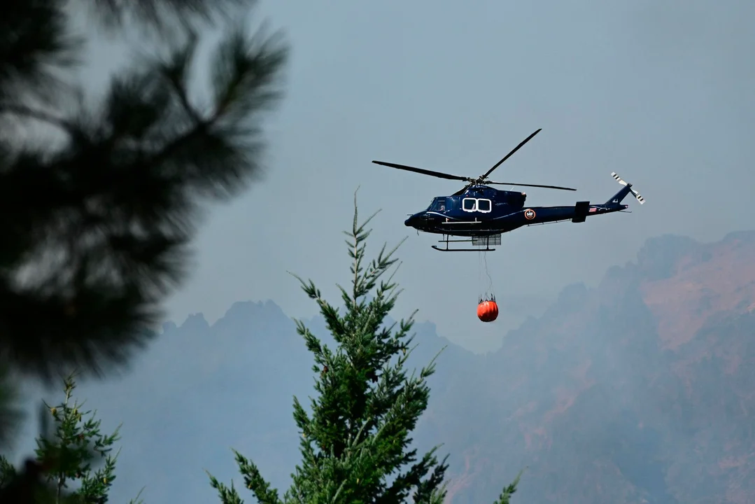 San Juan: siete muertos al caer un helicóptero de control de incendios forestales