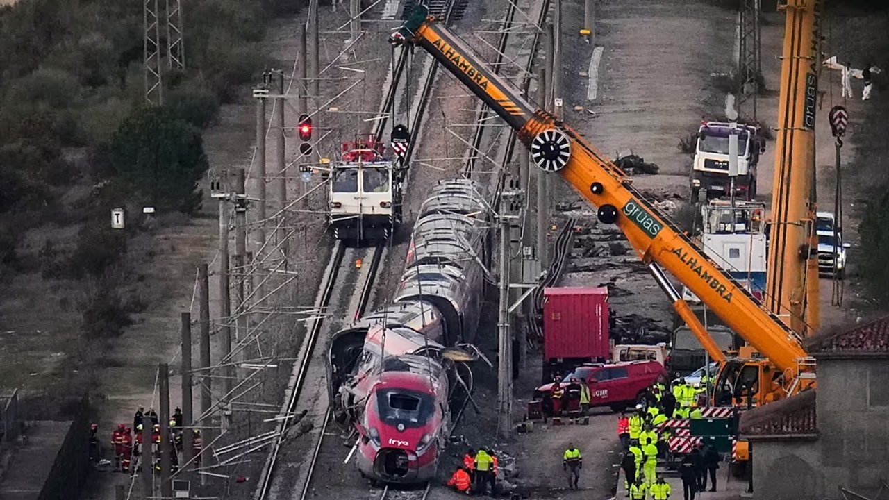 Operativos de rescate tras el choque de trenes en España