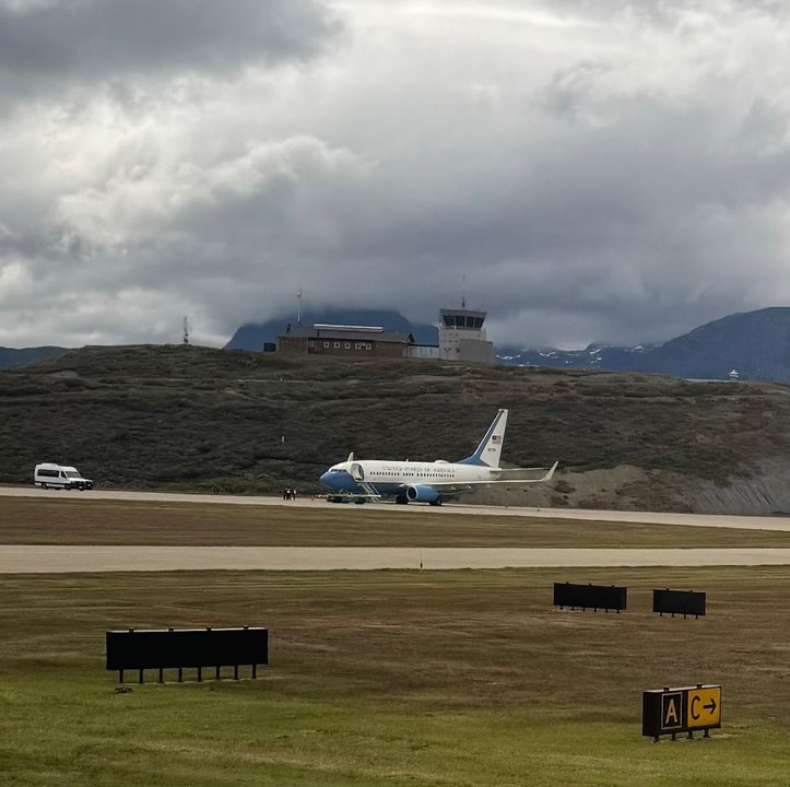 Avión del Departamento de Defensa de Estados Unidos en Ushuaia