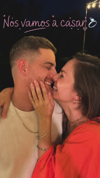 Julieta Nair Calvo y Andrés Rolando tras la propuesta de casamiento