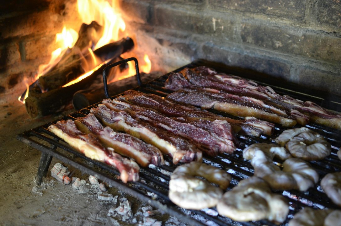 Mostrador de carnes en la Feria Minorista del Mercado Central