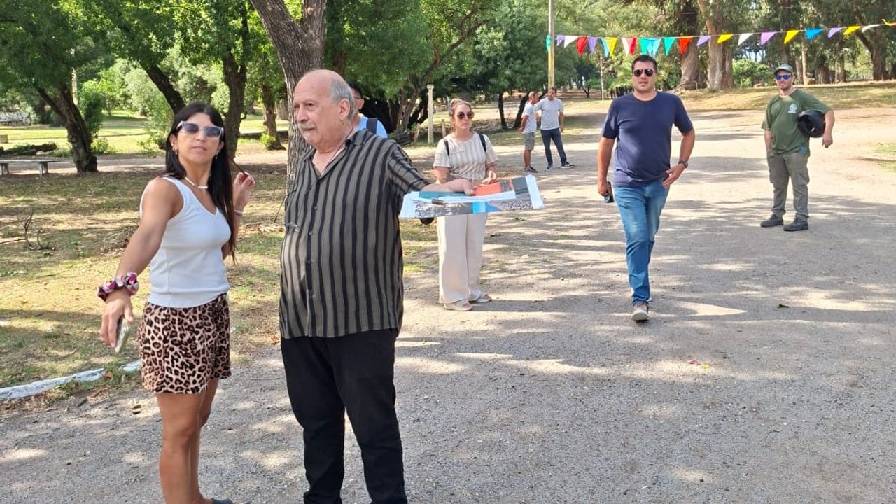 Escenario y preparativos para el Festival Infantil de Necochea 2026
