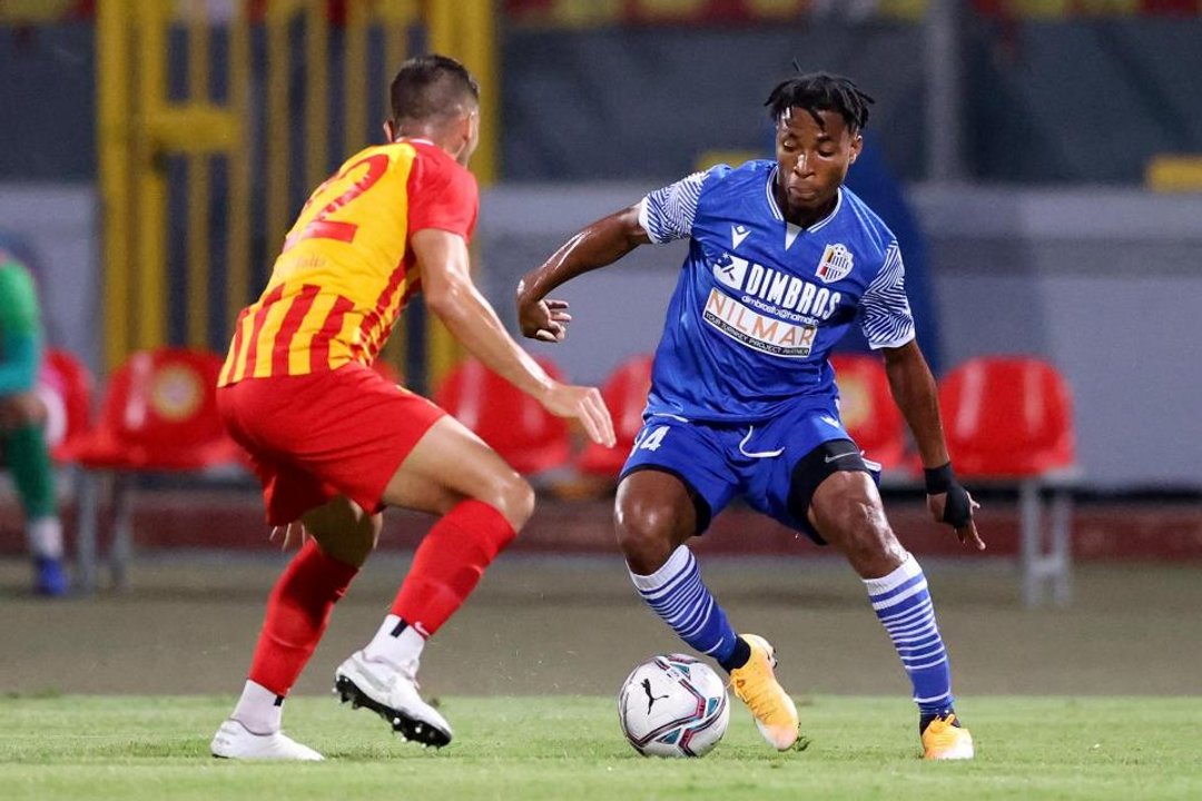 El delantero nigeriano Johnson Nsumoh, nuevo refuerzo de Deportivo Riestra