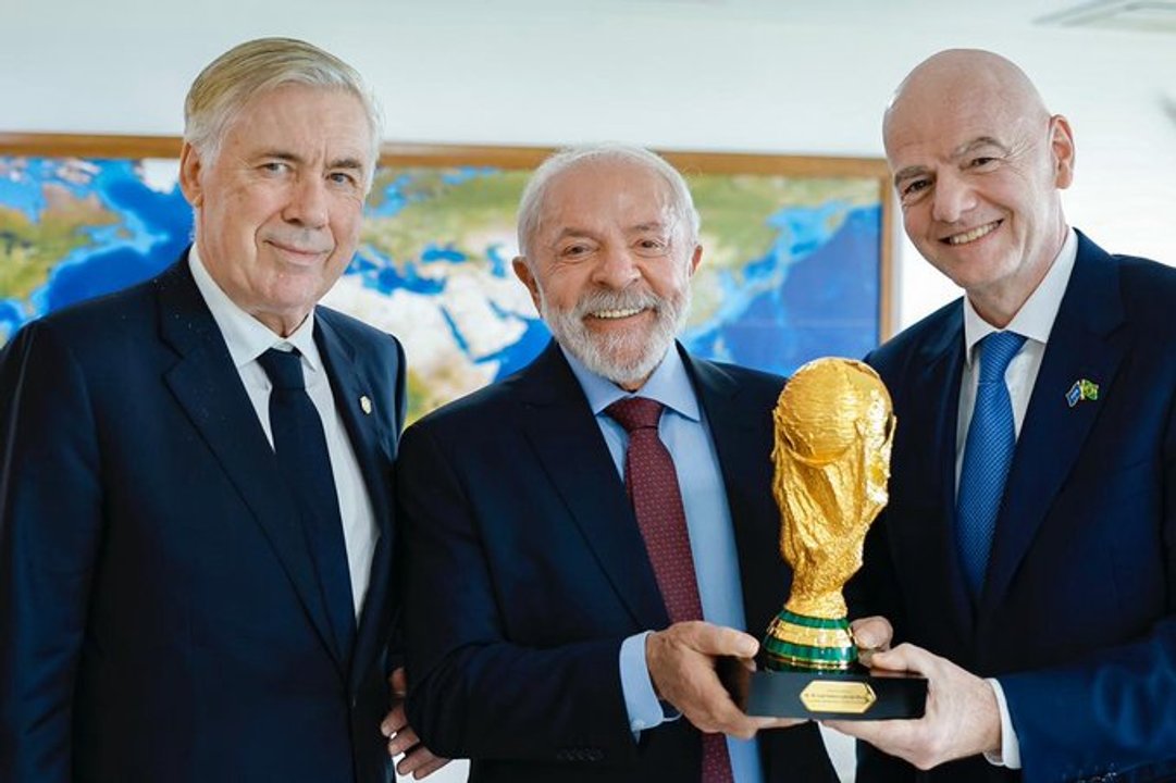Lula da Silva junto a Gianni Infantino y referencia a Carlo Ancelotti