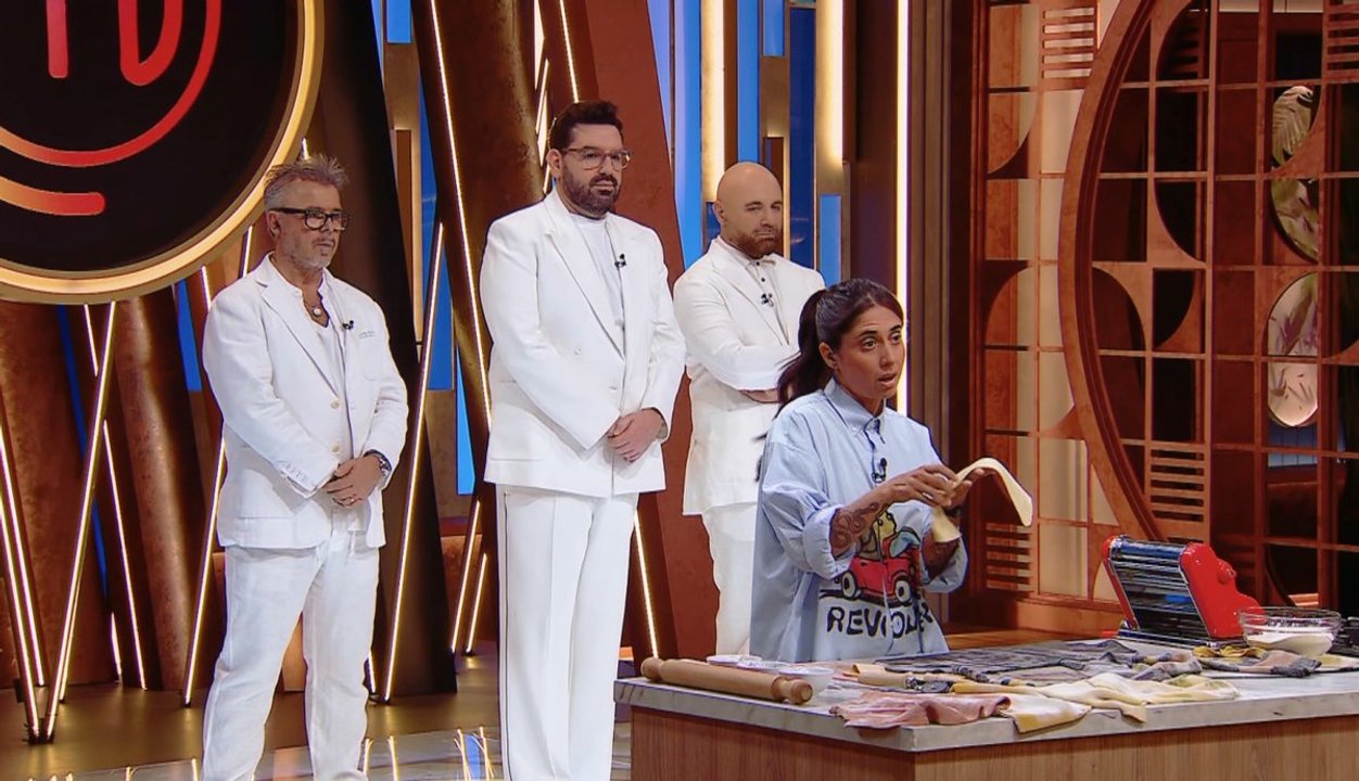 Participantes de MasterChef Celebrity en plena competencia culinaria