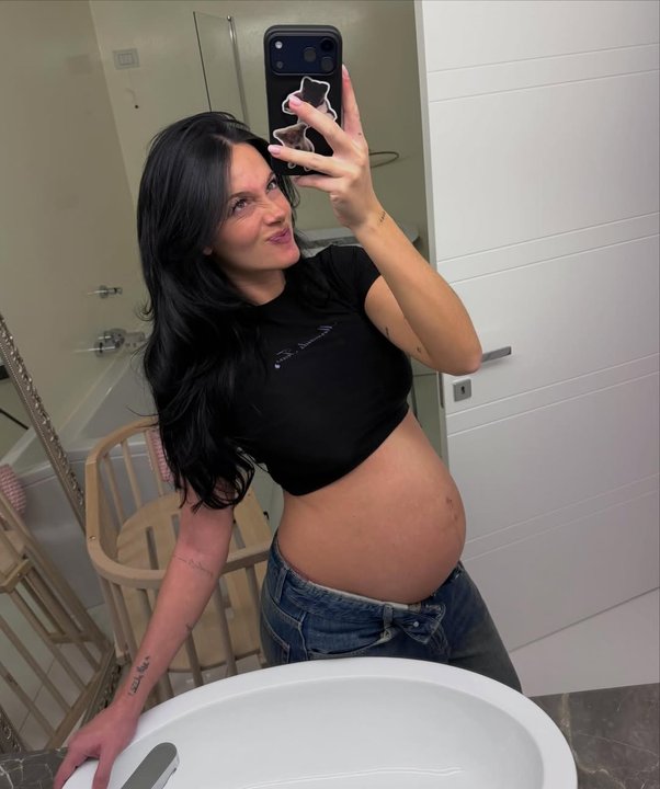 Oriana Sabatini muestra su panza de siete meses de embarazo