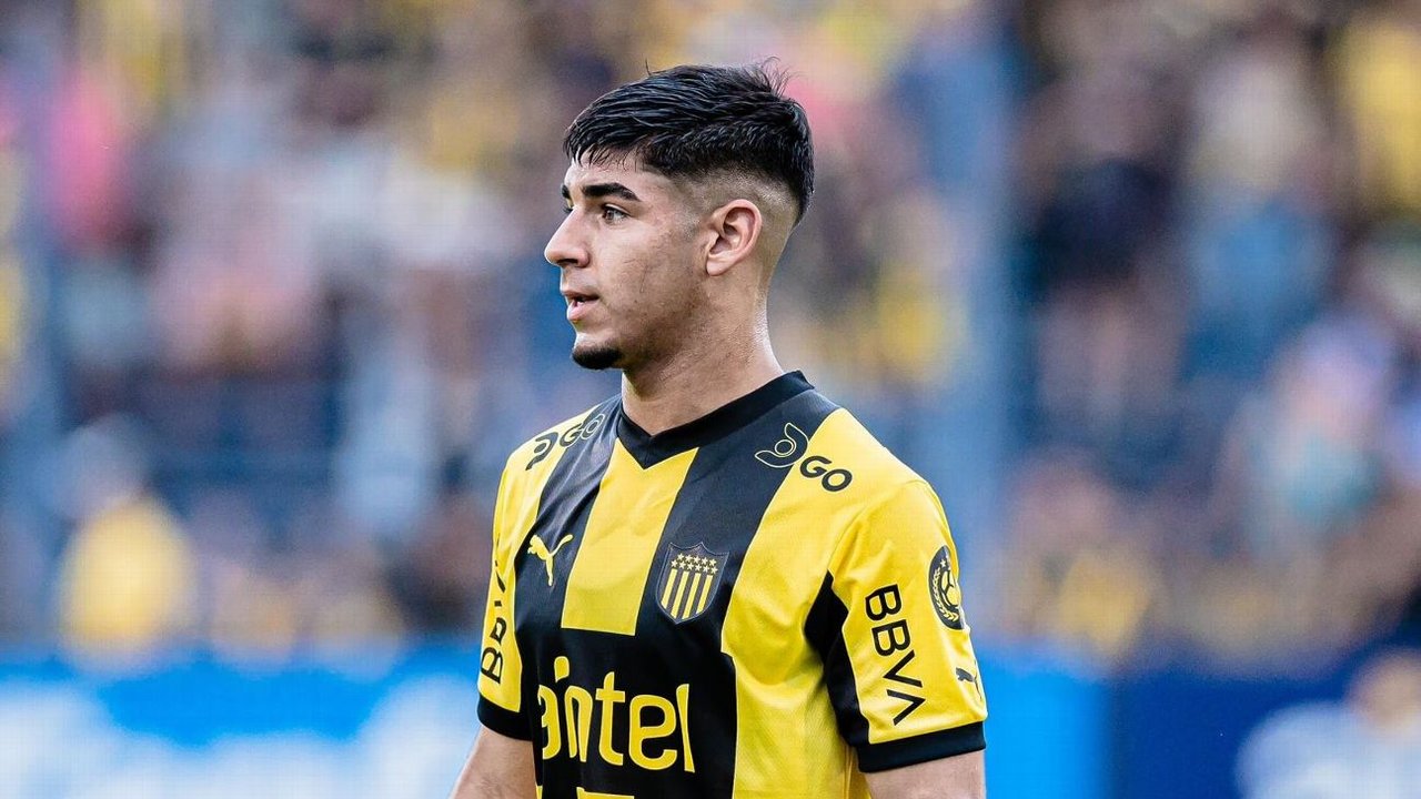 Mathías De Ritis durante un partido en el fútbol uruguayo