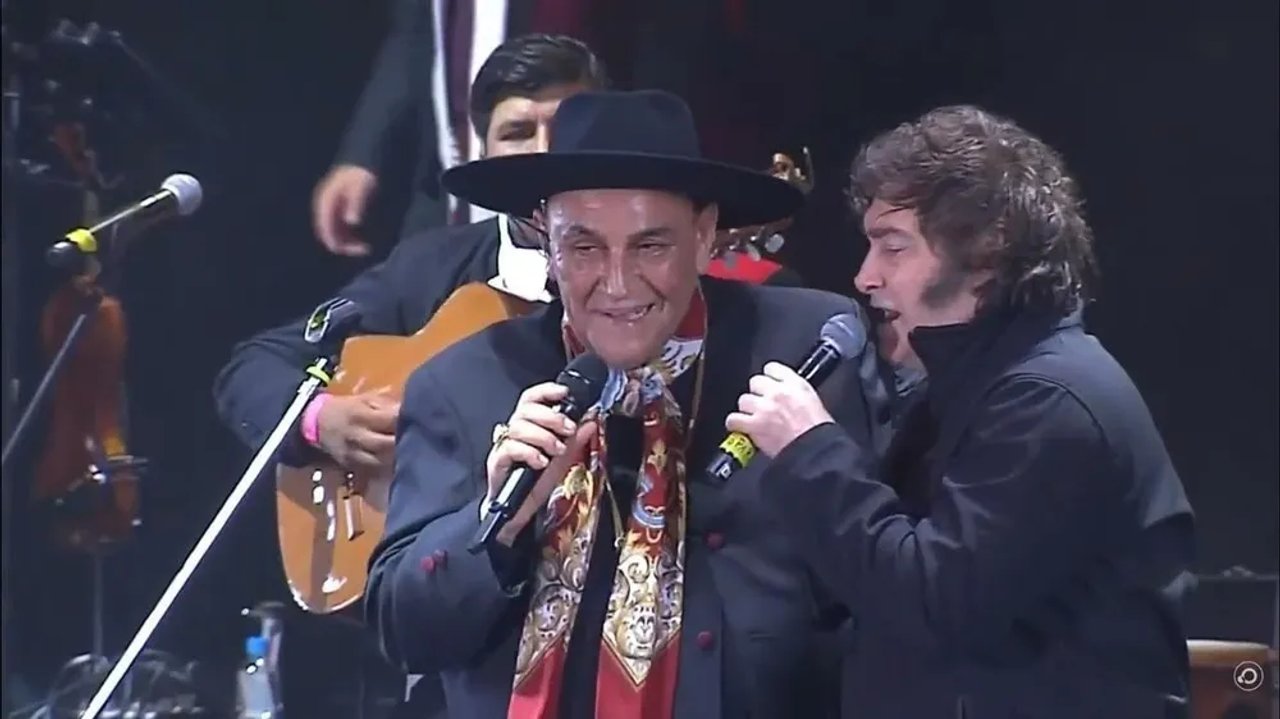 El Chaqueño Palavecino junto a Javier Milei en Jesús María