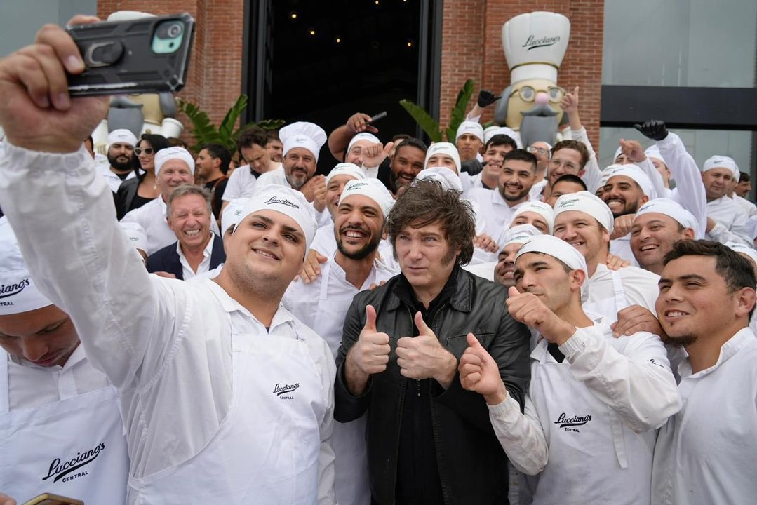 Javier Milei recorre la fábrica de helados Lucciano’s en Mar del Plata