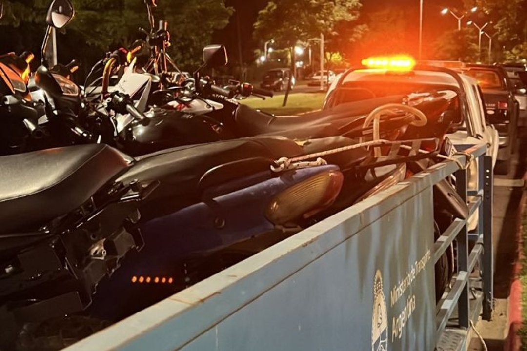 Operativo de tránsito y control de motos en el predio de La Trocha, en Mercedes