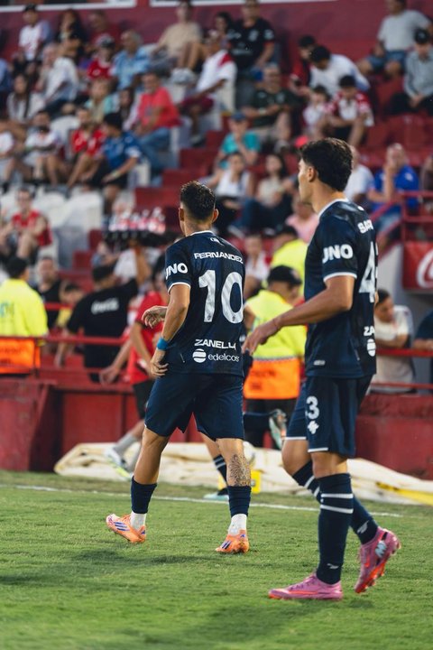 Independiente Rivadavia celebra su triunfo ante Huracán en el Ducó