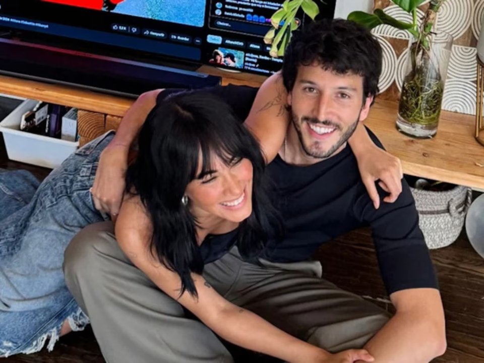 Camila Homs y José Sosa junto a su hija recién nacida