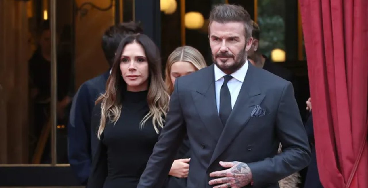 Victoria Beckham recibe la Orden de las Artes y las Letras en París