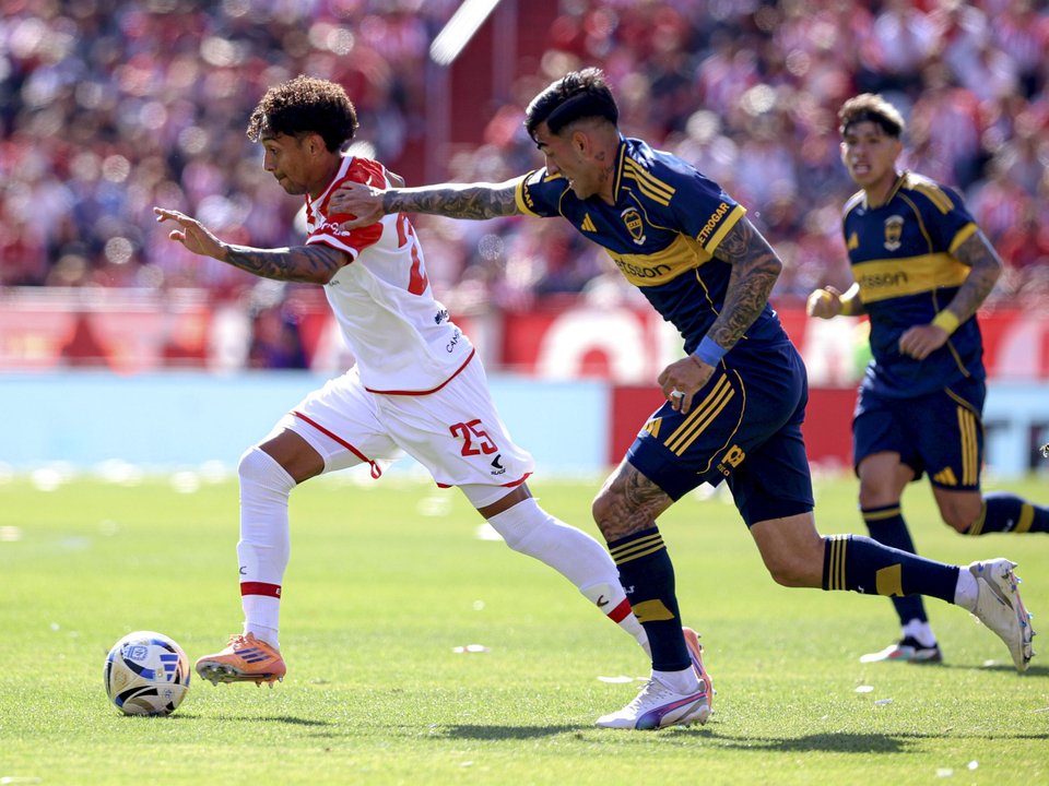 Boca le hace el pasillo de honor a Estudiantes de La Plata en el estadio UNO