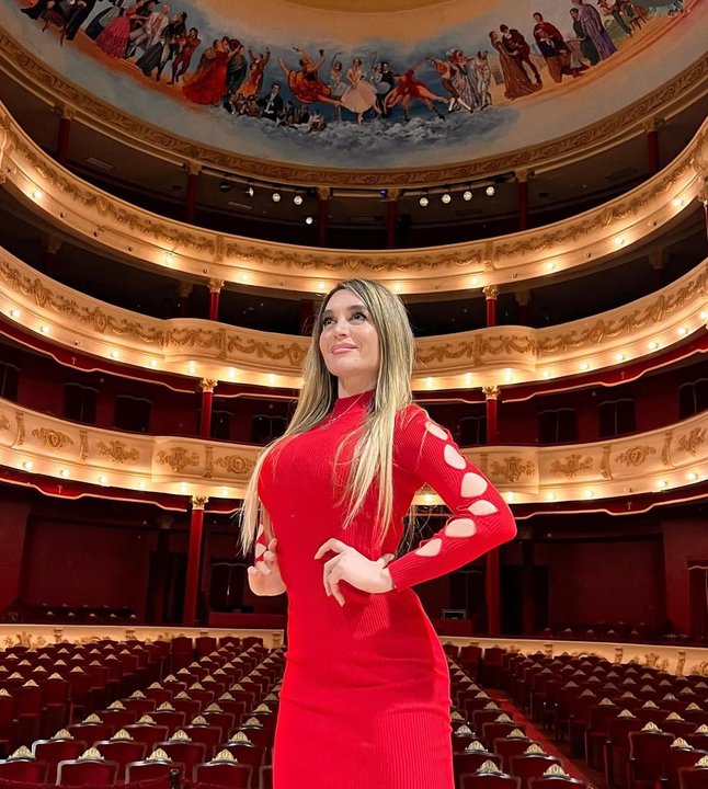 Javier Milei y Fátima Florez durante la función en el teatro Roxy