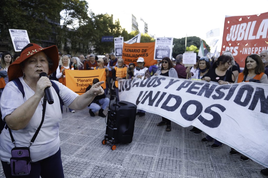Jubilados protestan frente al Congreso de la Nación