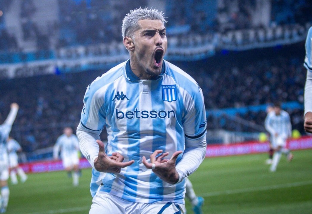 Adrián Balboa durante un partido con la camiseta de Racing