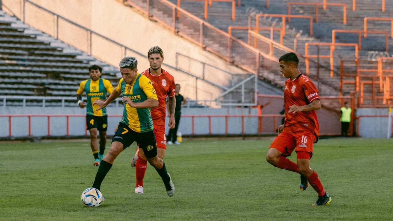 Aldosivi y Barracas Central en el estadio José María Minella