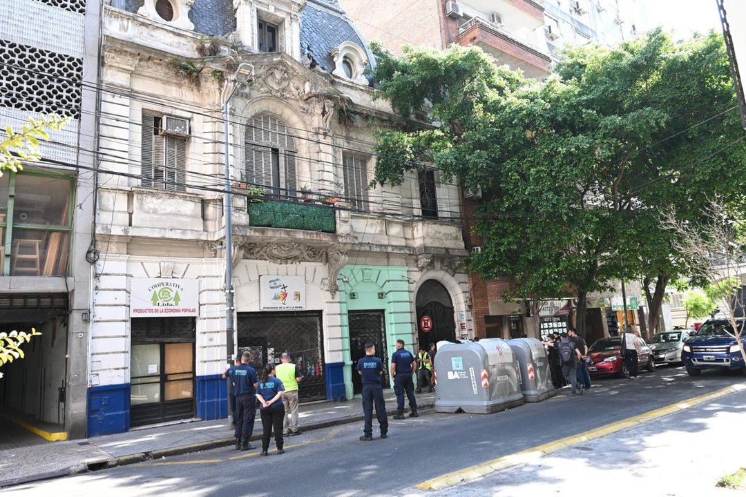 Operativo de desalojo en edificio histórico de San Nicolás